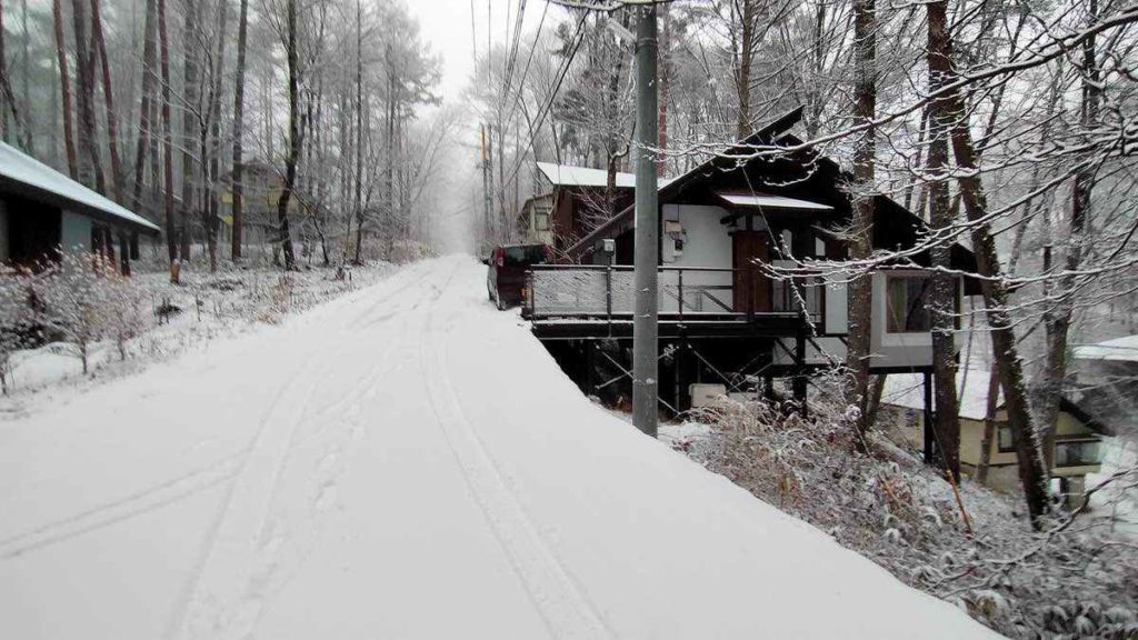 雪が降った八ヶ岳南麓の別荘